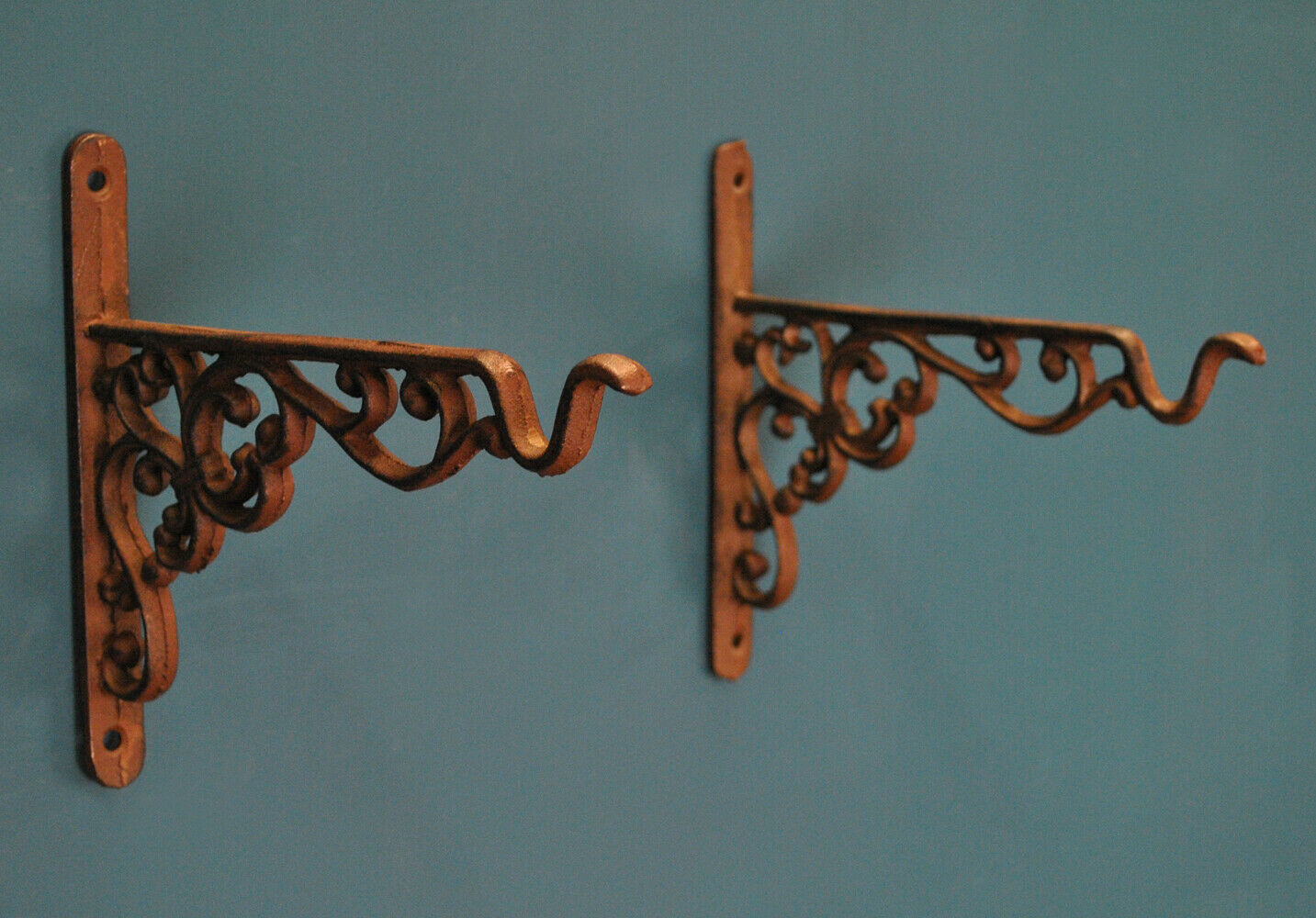 Set of 2 Cast Iron Wall Bracket Garden Hanging Basket Planter Hook (20cm)